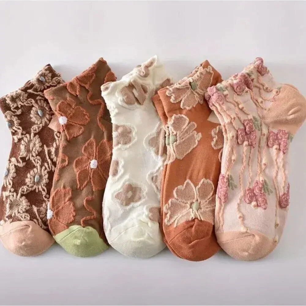 Pink floral embroidered ankle socks hosiery